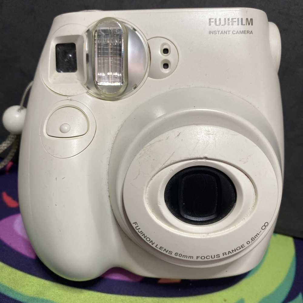 FujiFilm Instant Camera White Instax Mini 7S Nice See Pics B3